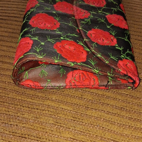 Rose Patterned Clutch Bag 🌹 - Picture 4 of 5